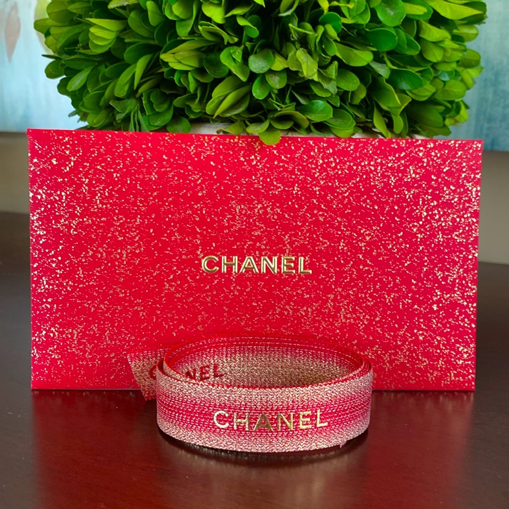 CHANEL LIMITED EDITION GIFT PACKAGING SET RED & GOLD-TONE ENVELOPE & RIBBON NEW